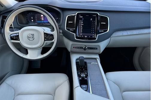 2024 Volvo XC90 Recharge Plug-In Hybrid Plus Bright Theme