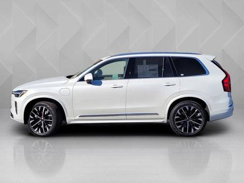 Crystal White Pearl 2026 Volvo XC90 Plug-In Hybrid Plus