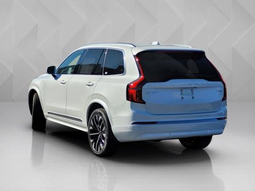 Crystal White Pearl 2026 Volvo XC90 Plug-In Hybrid Plus