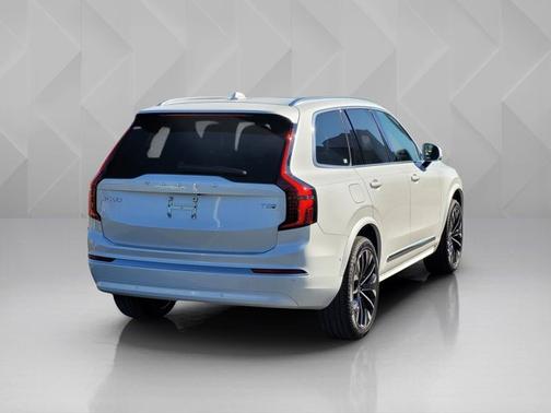 Crystal White Pearl 2026 Volvo XC90 Plug-In Hybrid Plus