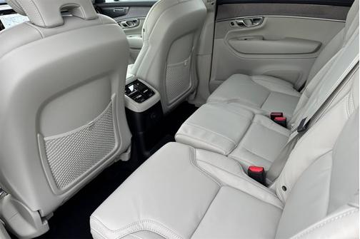 2026 Volvo XC90 Plug-In Hybrid Ultra