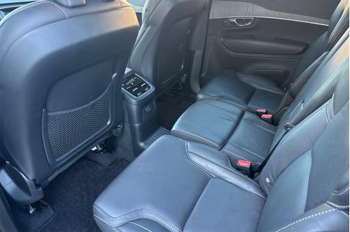 2023 Volvo XC90 Recharge Plug-In Hybrid Ultimate Dark Theme