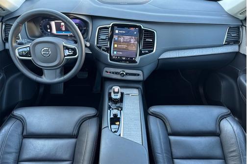 2023 Volvo XC90 Recharge Plug-In Hybrid Ultimate Dark Theme