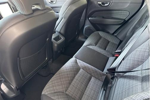2025 Volvo XC60 Core