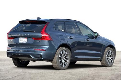 2025 Volvo XC60 Core