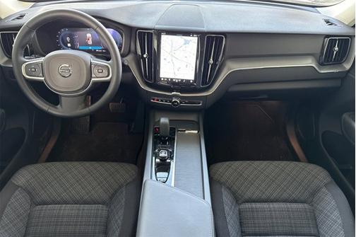 2025 Volvo XC60 Core