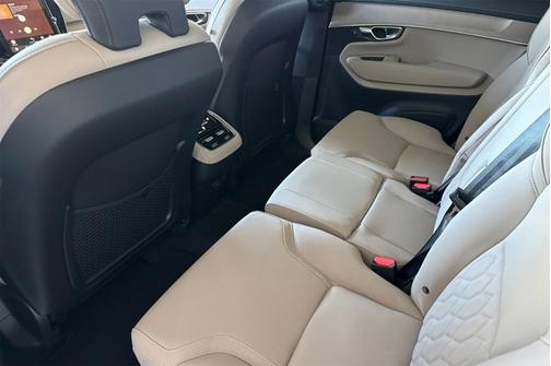 2026 Volvo XC90 Plus