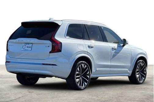2026 Volvo XC90 Plus