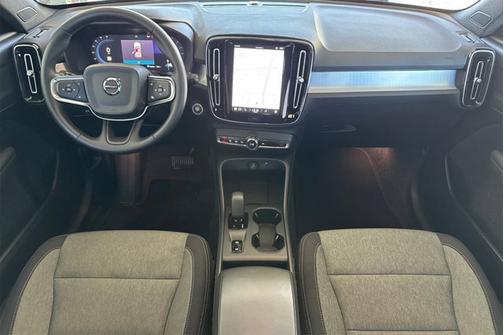 2025 Volvo XC40 Core Bright Theme