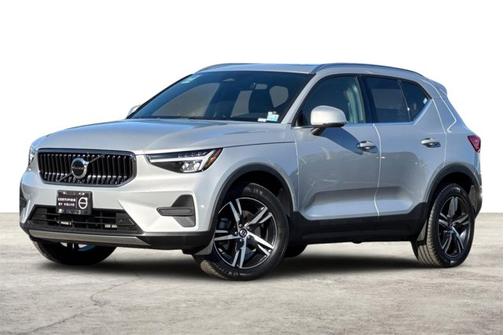 2025 Volvo XC40 Core Bright Theme
