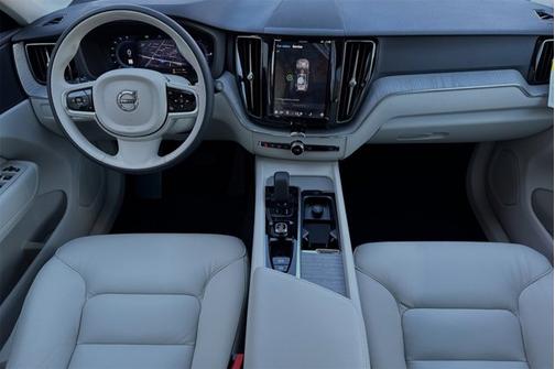 2025 Volvo XC60 Plug-In Hybrid Plus