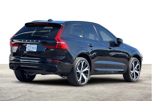 2023 Volvo XC60 Ultimate Dark Theme
