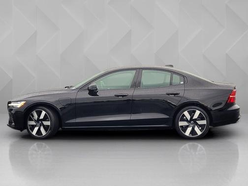 Onyx Black Metallic 2023 Volvo S60 Recharge Plug-In Hybrid Ultimate Dark Theme