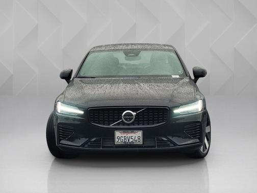 2023 Volvo S60 Recharge Plug-In Hybrid Ultimate Dark Theme