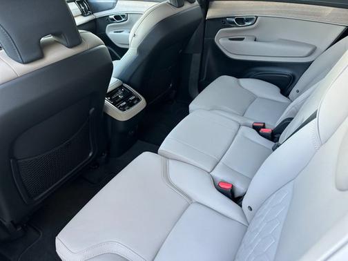 Crystal White Pearl 2026 Volvo XC90 Plus