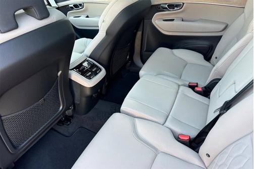 Crystal White Pearl 2026 Volvo XC90 Plus