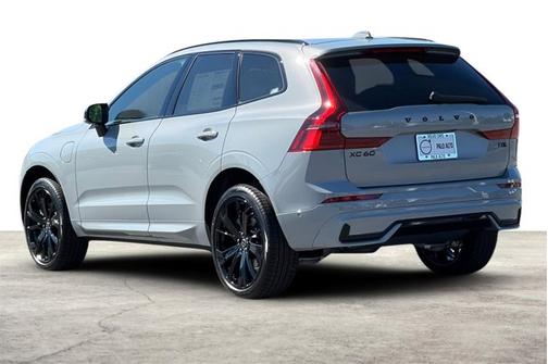 2026 Volvo XC60 Plug-In Hybrid Ultra Black Edition