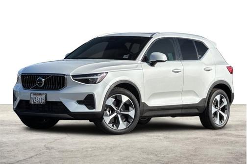 2025 Volvo XC40 Core Bright Theme