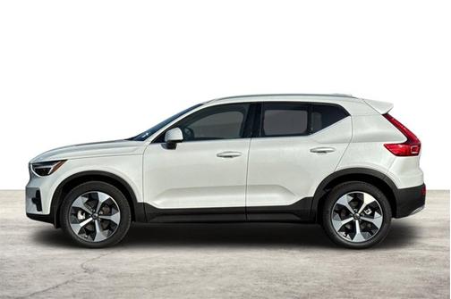 2025 Volvo XC40 Core Bright Theme
