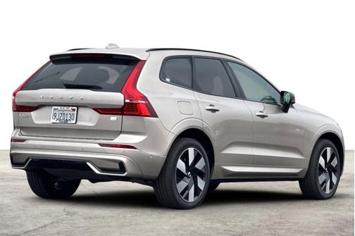 2024 Volvo XC60 Recharge Plug-In Hybrid Plus Dark Theme