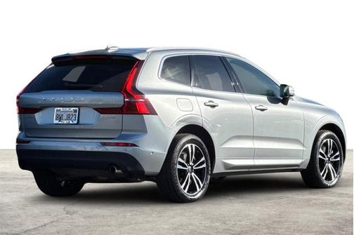 2018 Volvo XC60 Recharge Plug-In Hybrid T8 Momentum