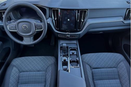 2025 Volvo XC60 Core