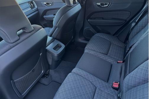 2025 Volvo XC60 Core