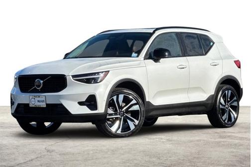 2025 Volvo XC40 Plus Dark Theme