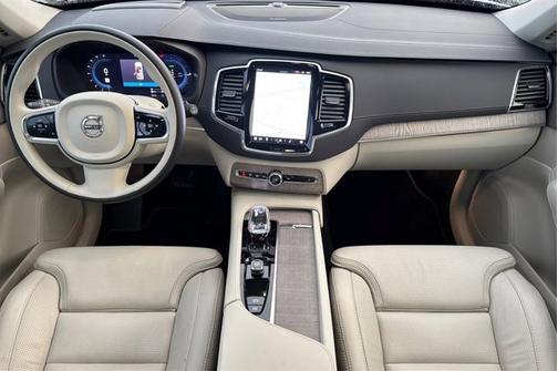 2024 Volvo XC90 Recharge Plug-In Hybrid Ultimate Bright Theme