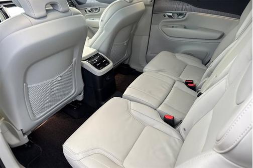 2024 Volvo XC90 Recharge Plug-In Hybrid Ultimate Bright Theme