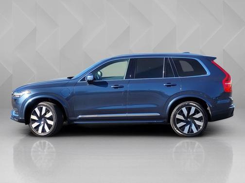 2023 Volvo XC90 Recharge Plug-In Hybrid Ultimate Bright Theme