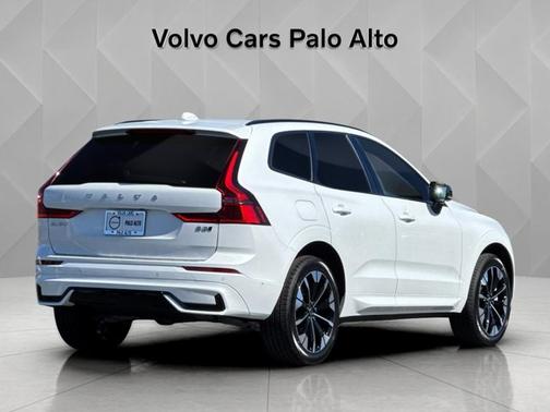 Crystal White 2026 Volvo XC60 Plus