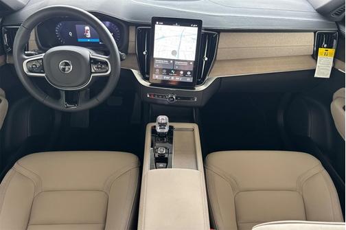 2026 Volvo XC90 Plus
