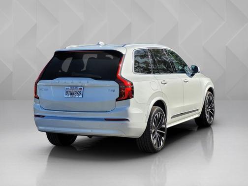 2025 Volvo XC90 Plug-In Hybrid Ultra