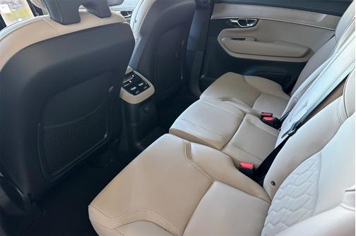 2026 Volvo XC90 Plug-In Hybrid Plus