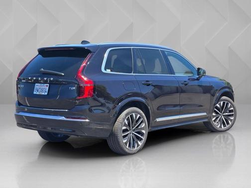 Onyx Black Metallic 2026 Volvo XC90 Plug-In Hybrid Plus