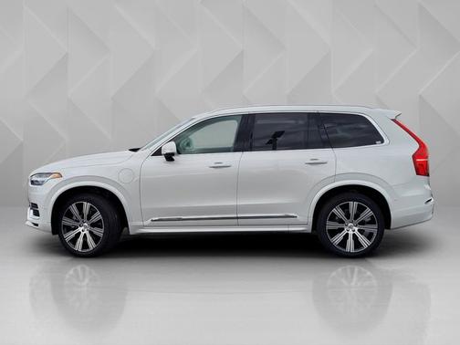 2023 Volvo XC90 Recharge Plug-In Hybrid Plus Bright Theme
