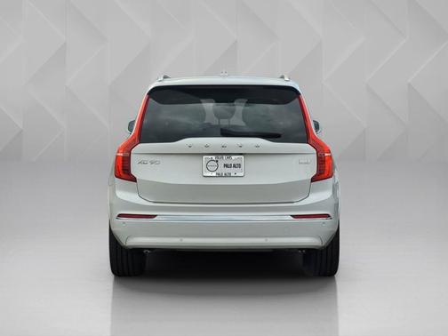 2023 Volvo XC90 Recharge Plug-In Hybrid Plus Bright Theme
