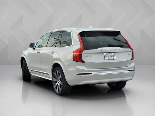 2023 Volvo XC90 Recharge Plug-In Hybrid Plus Bright Theme
