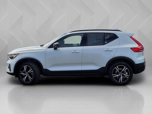 2026 Volvo XC40 Core