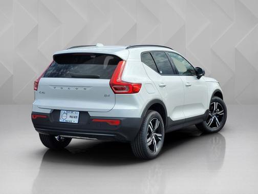 2026 Volvo XC40 Core