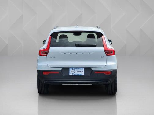 2026 Volvo XC40 Core