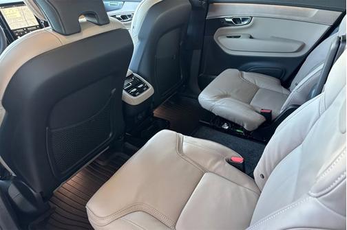 2026 Volvo XC90 Ultra Dark Theme