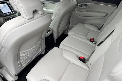 2024 Volvo XC90 Recharge Plug-In Hybrid Core Bright Theme