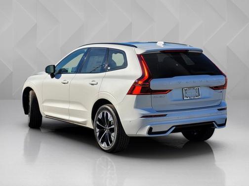 2026 Volvo XC60 Plus