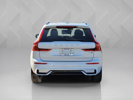 2026 Volvo XC60 Plus