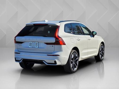 2026 Volvo XC60 Plus