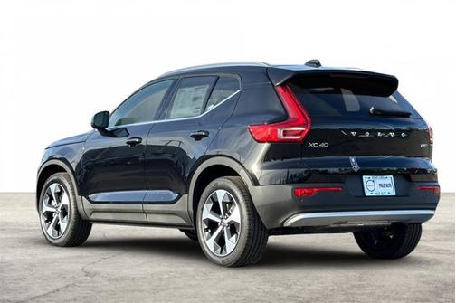 2025 Volvo XC40 Plus Bright Theme