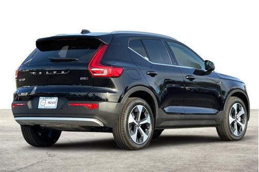 2025 Volvo XC40 Plus Bright Theme