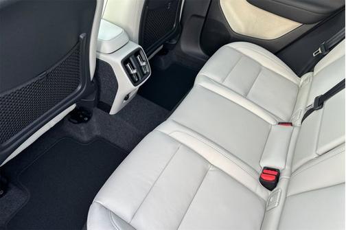 2025 Volvo XC40 Plus Bright Theme